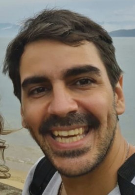 Guilherme T�cnico em Gastronomia;<br>Gest�o de Neg�cios;<br>Corretor de Im�veis.